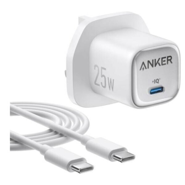 شاحن Anker 25W بمنفذ USB-C مع كيبل مرفق وتصميم صغير مناسب للسفر.