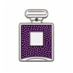 ستيكر معدني على شكل قارورة عطر بنفسجية فاخرة.