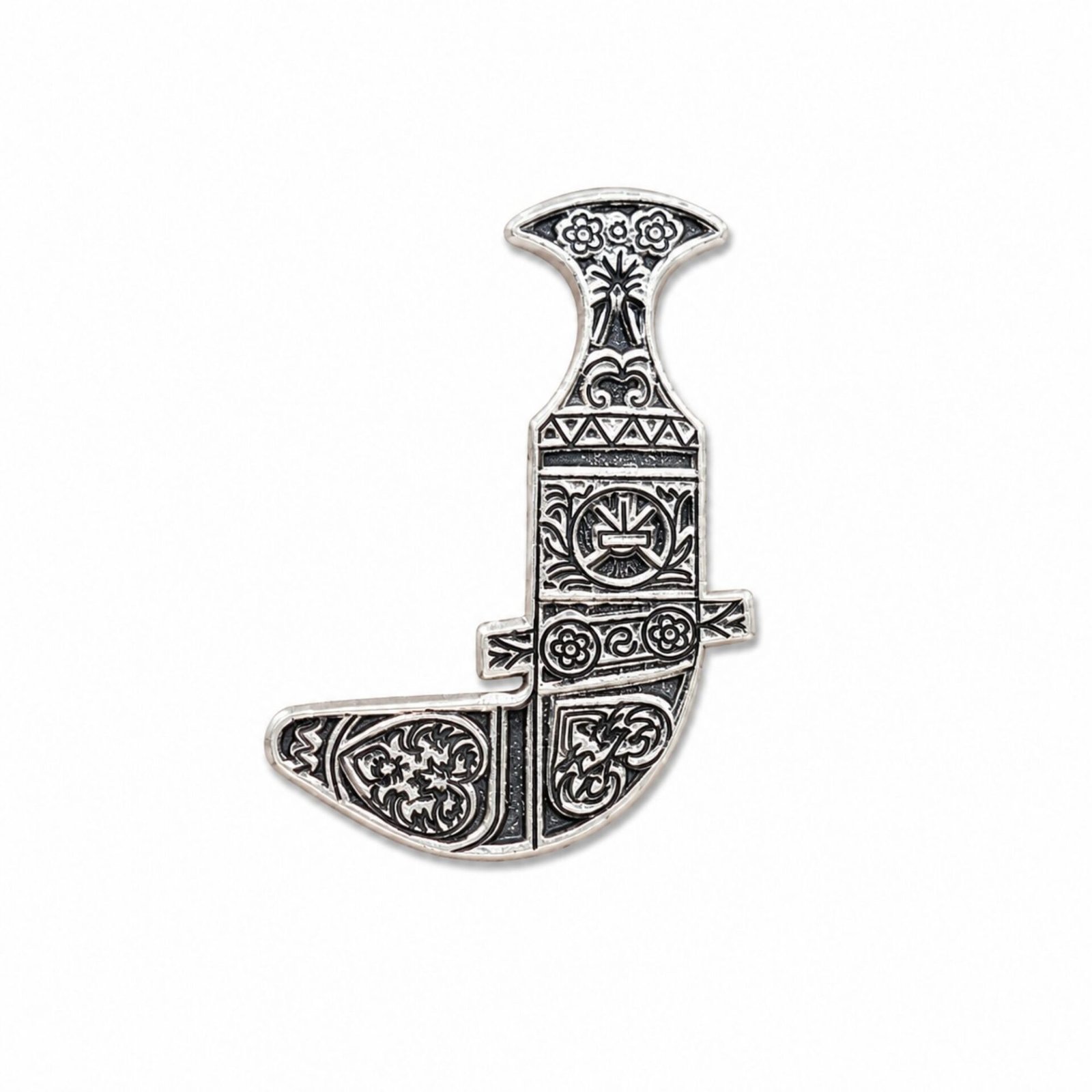 Silver Omani Khanjar metal sticker inspired by traditional Omani heritage. ستيكر معدني للخنجر العُماني الفضي بتفاصيل تراثية مستوحاة من الهوية العُمانية.