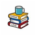 ستيكر معدني بتصميم كتب مع كوب قهوة.