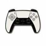 ستيكر معدني بتصميم يد تحكم PlayStation 5 باللونين الأبيض والأسود.