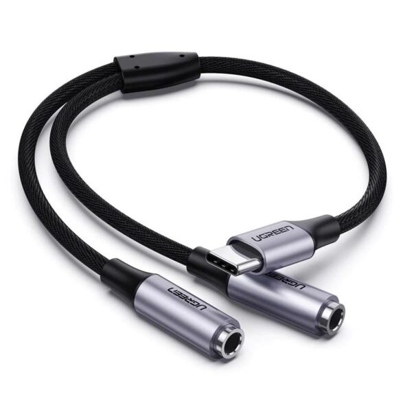 كيبل UGREEN من USB-C إلى منفذي سماعة 3.5mm بطول 25 سم باللون الفضي